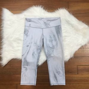 ALO white marble crops